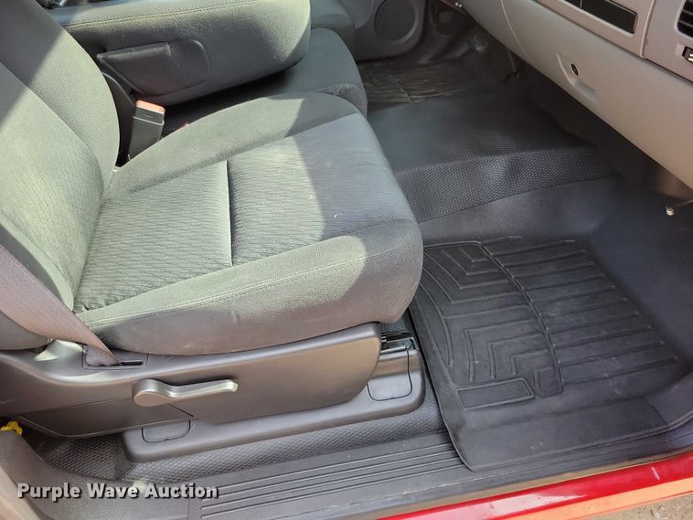 image for item DX7185 2013 Chevrolet Silverado 1500 pickup truck