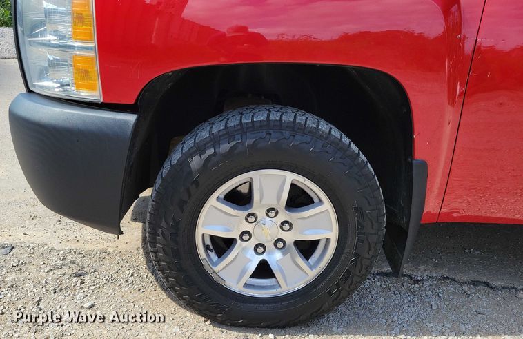 image for item DX7185 2013 Chevrolet Silverado 1500 pickup truck