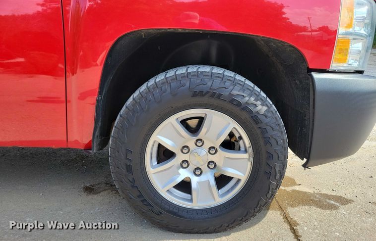 image for item DX7185 2013 Chevrolet Silverado 1500 pickup truck