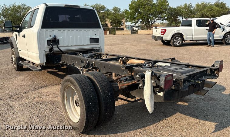 image for item DX8014 2017 Ford F450 Super Duty XL SuperCab truck cab and chassis