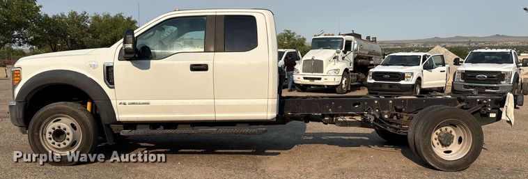 image for item DX8014 2017 Ford F450 Super Duty XL SuperCab truck cab and chassis