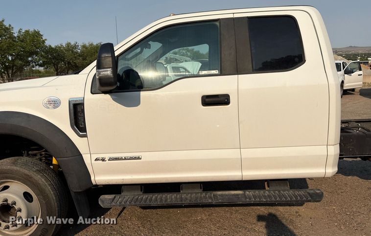 image for item DX8014 2017 Ford F450 Super Duty XL SuperCab truck cab and chassis