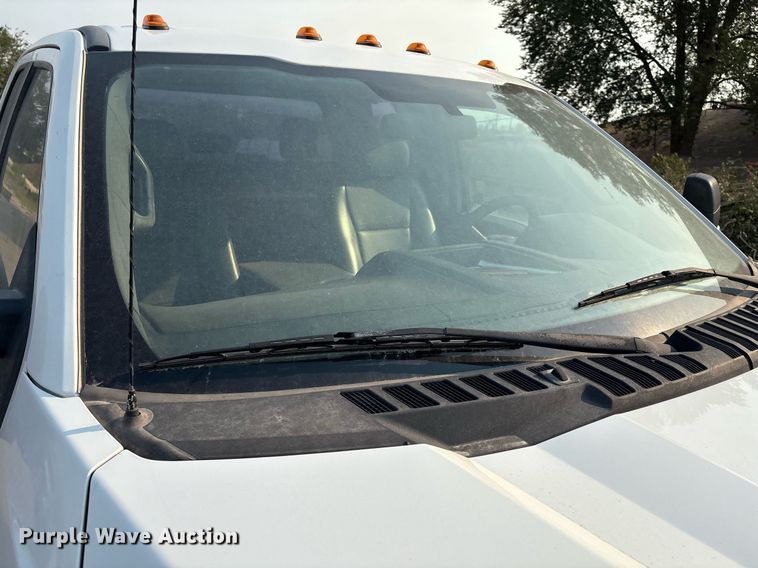 image for item DX8014 2017 Ford F450 Super Duty XL SuperCab truck cab and chassis