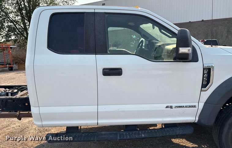 image for item DX8014 2017 Ford F450 Super Duty XL SuperCab truck cab and chassis