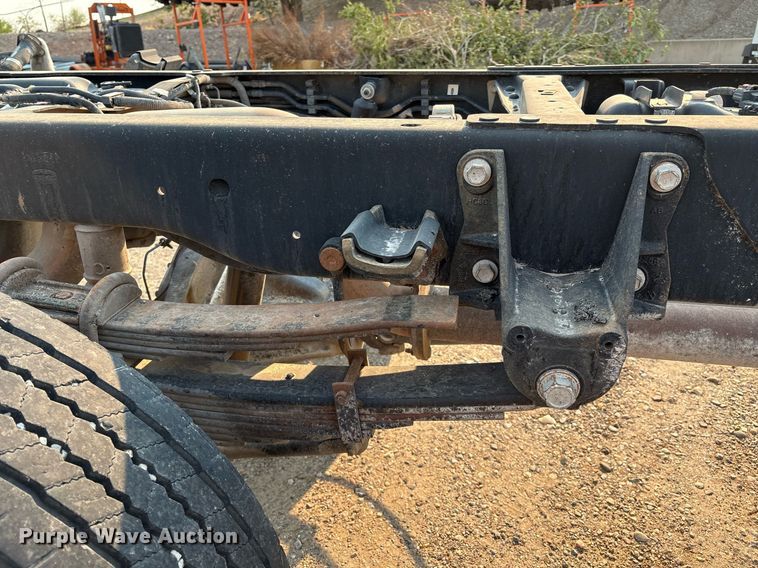 image for item DX8014 2017 Ford F450 Super Duty XL SuperCab truck cab and chassis