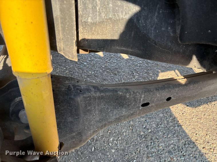 image for item DX8014 2017 Ford F450 Super Duty XL SuperCab truck cab and chassis