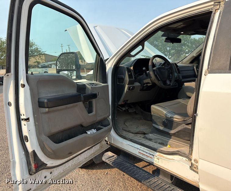 image for item DX8014 2017 Ford F450 Super Duty XL SuperCab truck cab and chassis