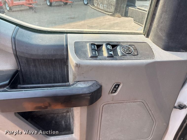 image for item DX8014 2017 Ford F450 Super Duty XL SuperCab truck cab and chassis