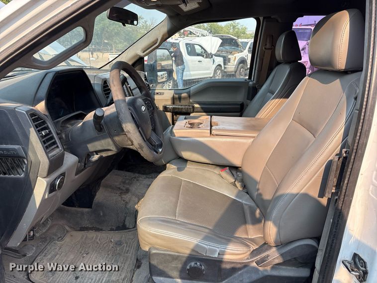 image for item DX8014 2017 Ford F450 Super Duty XL SuperCab truck cab and chassis