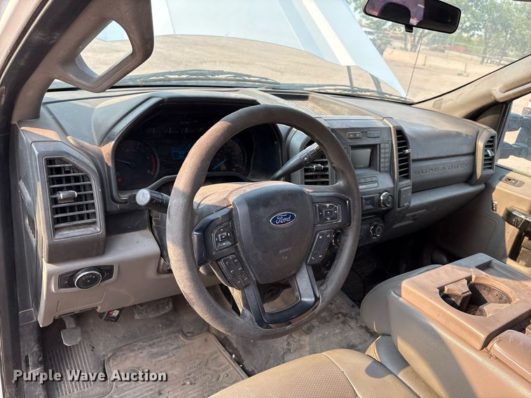 image for item DX8014 2017 Ford F450 Super Duty XL SuperCab truck cab and chassis