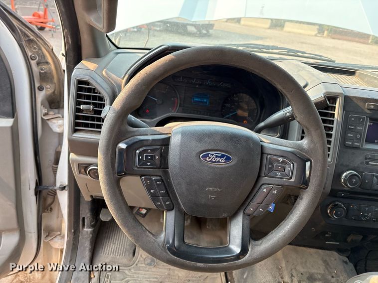 image for item DX8014 2017 Ford F450 Super Duty XL SuperCab truck cab and chassis