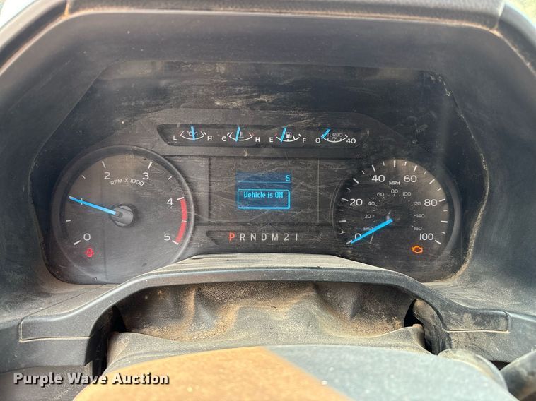 image for item DX8014 2017 Ford F450 Super Duty XL SuperCab truck cab and chassis