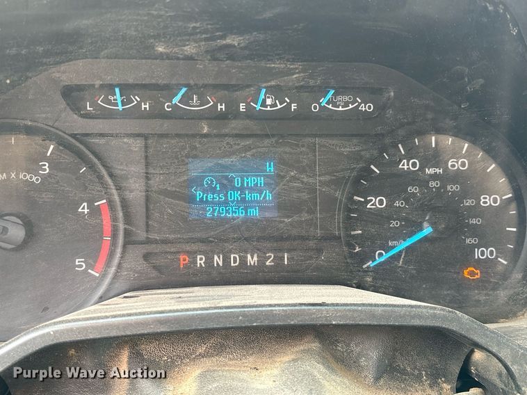 image for item DX8014 2017 Ford F450 Super Duty XL SuperCab truck cab and chassis