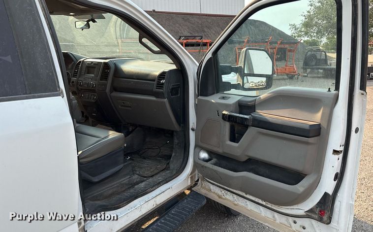 image for item DX8014 2017 Ford F450 Super Duty XL SuperCab truck cab and chassis