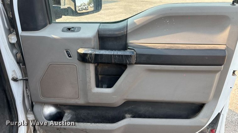 image for item DX8014 2017 Ford F450 Super Duty XL SuperCab truck cab and chassis