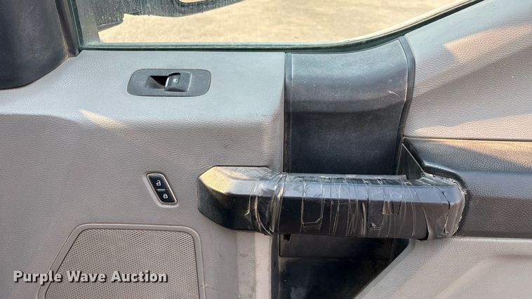 image for item DX8014 2017 Ford F450 Super Duty XL SuperCab truck cab and chassis