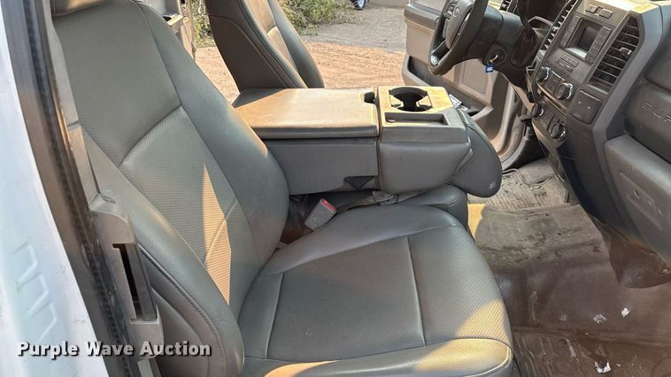 image for item DX8014 2017 Ford F450 Super Duty XL SuperCab truck cab and chassis