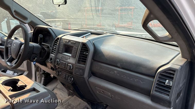 image for item DX8014 2017 Ford F450 Super Duty XL SuperCab truck cab and chassis