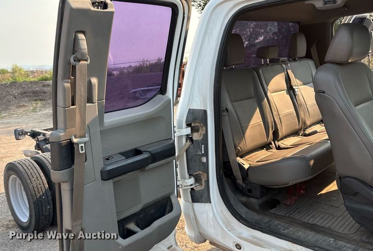 image for item DX8014 2017 Ford F450 Super Duty XL SuperCab truck cab and chassis