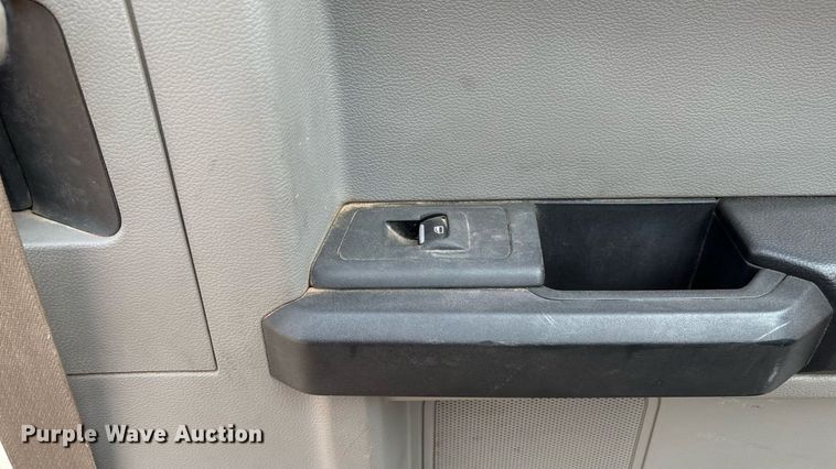 image for item DX8014 2017 Ford F450 Super Duty XL SuperCab truck cab and chassis