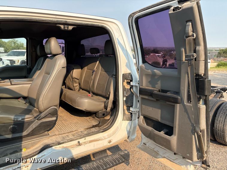 image for item DX8014 2017 Ford F450 Super Duty XL SuperCab truck cab and chassis