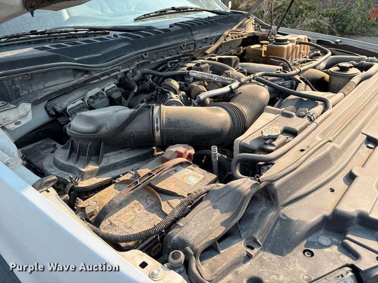 image for item DX8014 2017 Ford F450 Super Duty XL SuperCab truck cab and chassis