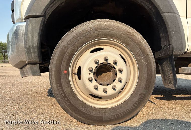 image for item DX8014 2017 Ford F450 Super Duty XL SuperCab truck cab and chassis