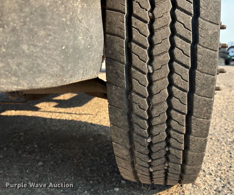 image for item DX8014 2017 Ford F450 Super Duty XL SuperCab truck cab and chassis