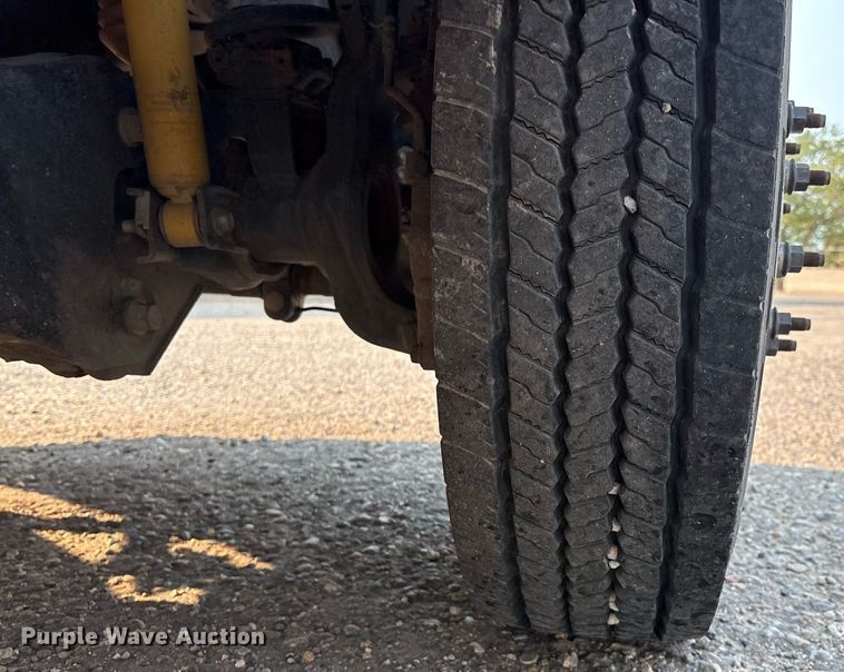 image for item DX8014 2017 Ford F450 Super Duty XL SuperCab truck cab and chassis