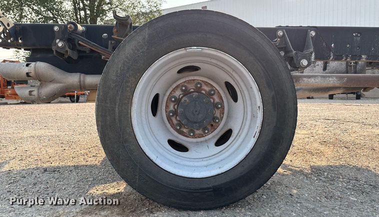 image for item DX8014 2017 Ford F450 Super Duty XL SuperCab truck cab and chassis