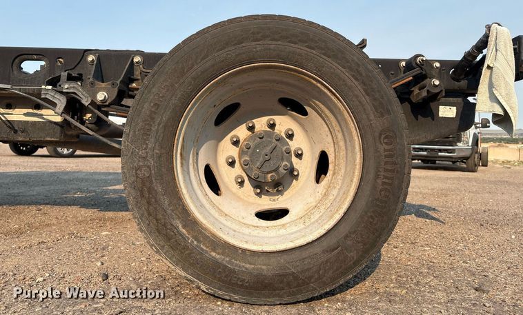 image for item DX8014 2017 Ford F450 Super Duty XL SuperCab truck cab and chassis