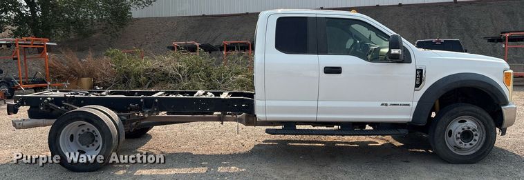 image for item DX8015 2017 Ford F450 Super Duty XL SuperCab truck cab and chassis