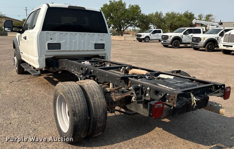 image for item DX8015 2017 Ford F450 Super Duty XL SuperCab truck cab and chassis