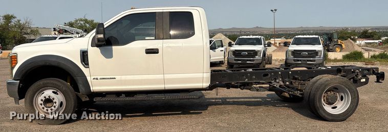 image for item DX8015 2017 Ford F450 Super Duty XL SuperCab truck cab and chassis