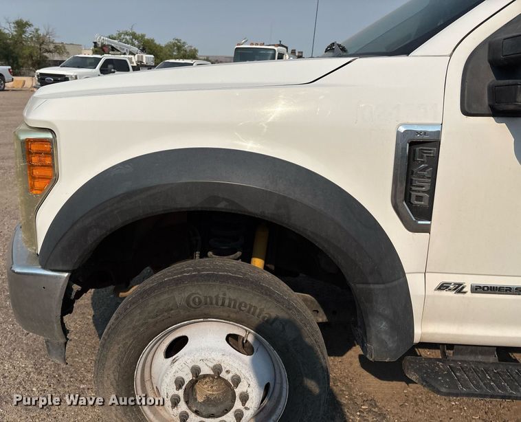 image for item DX8015 2017 Ford F450 Super Duty XL SuperCab truck cab and chassis