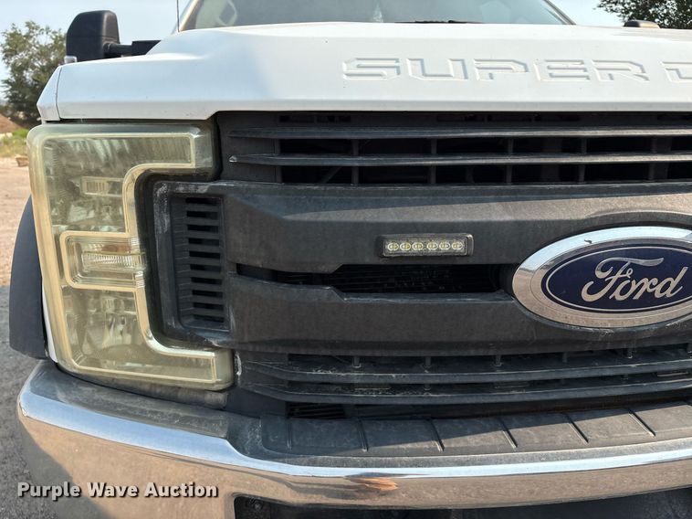 image for item DX8015 2017 Ford F450 Super Duty XL SuperCab truck cab and chassis