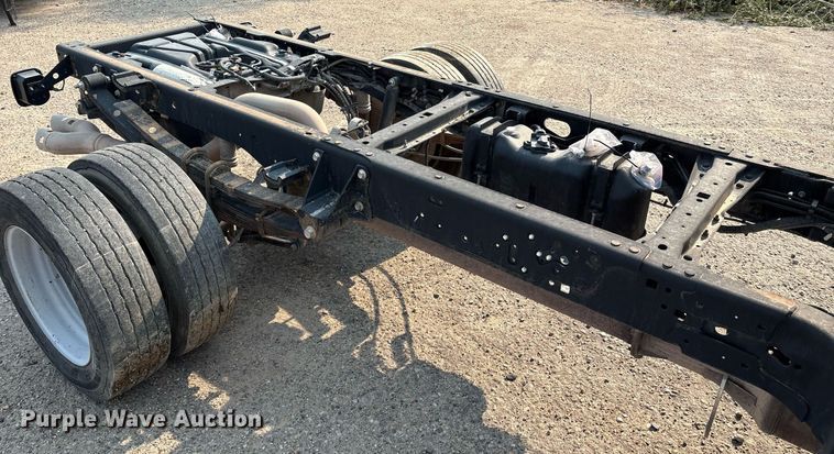 image for item DX8015 2017 Ford F450 Super Duty XL SuperCab truck cab and chassis