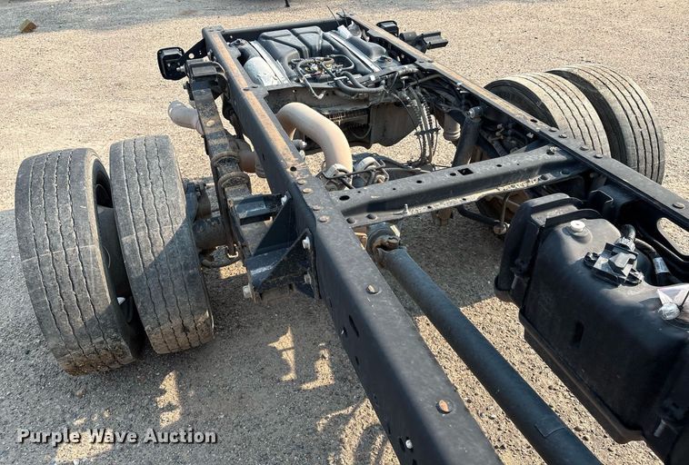 image for item DX8015 2017 Ford F450 Super Duty XL SuperCab truck cab and chassis