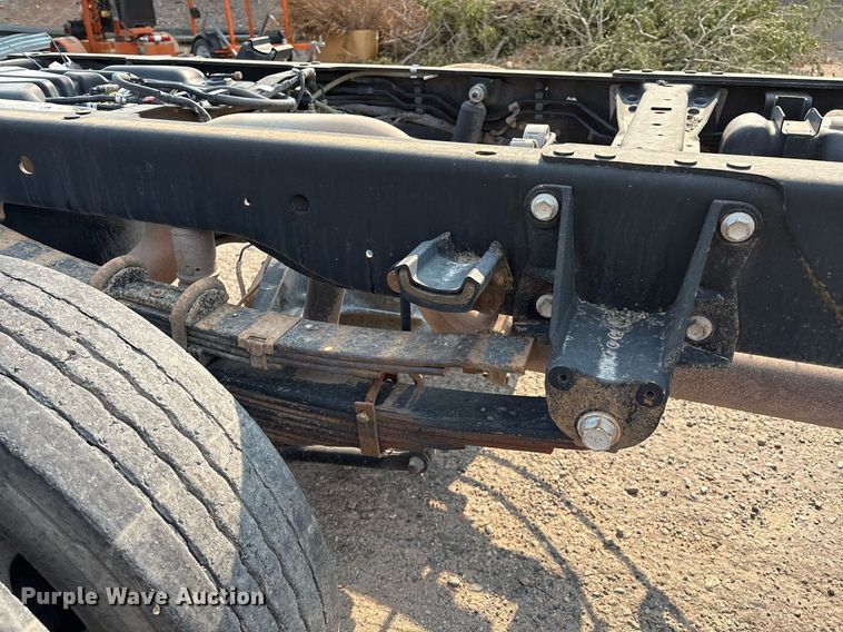 image for item DX8015 2017 Ford F450 Super Duty XL SuperCab truck cab and chassis