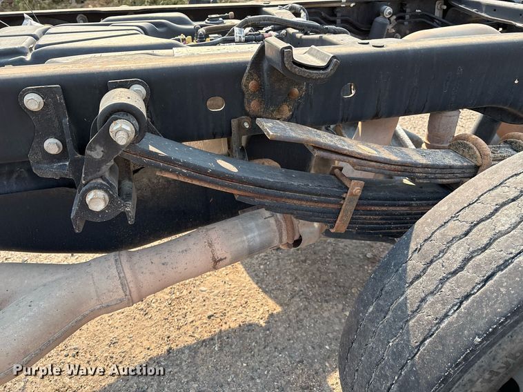 image for item DX8015 2017 Ford F450 Super Duty XL SuperCab truck cab and chassis