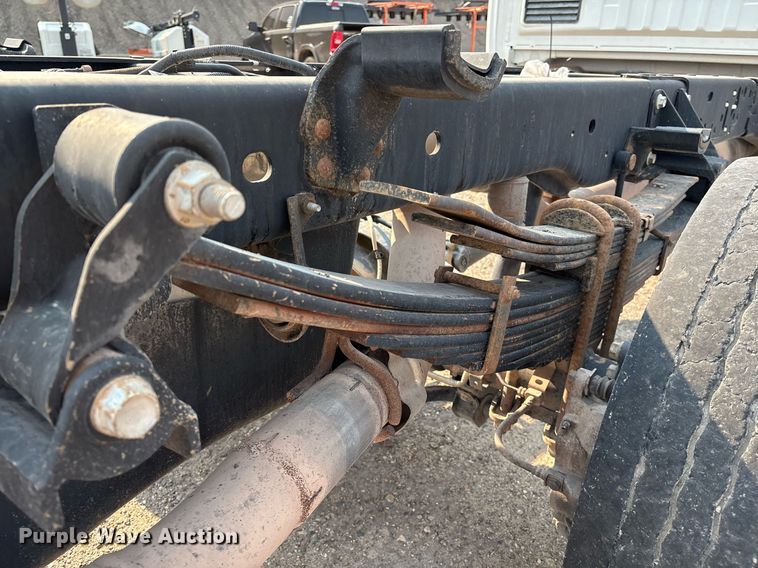 image for item DX8015 2017 Ford F450 Super Duty XL SuperCab truck cab and chassis