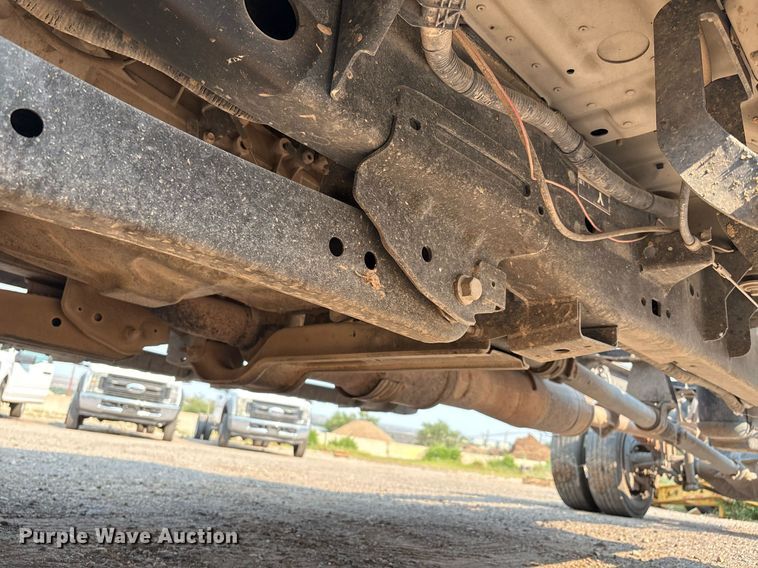 image for item DX8015 2017 Ford F450 Super Duty XL SuperCab truck cab and chassis