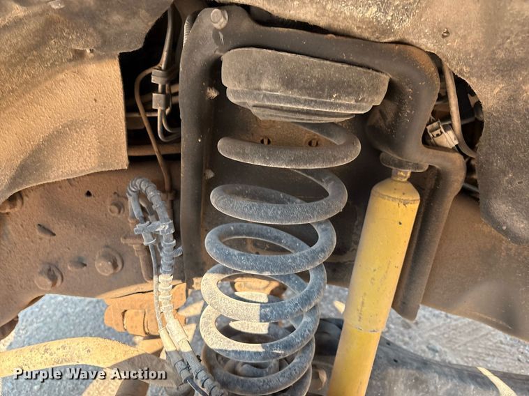 image for item DX8015 2017 Ford F450 Super Duty XL SuperCab truck cab and chassis