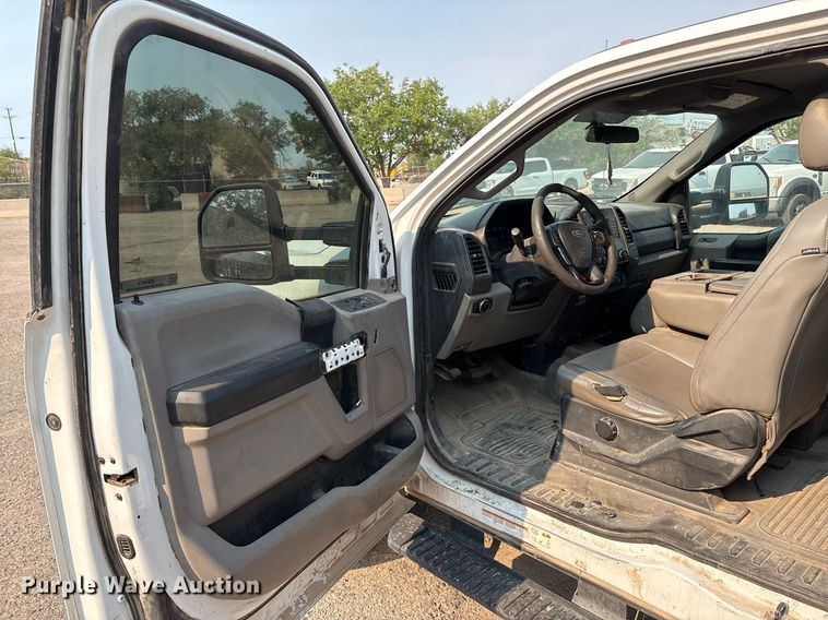 image for item DX8015 2017 Ford F450 Super Duty XL SuperCab truck cab and chassis