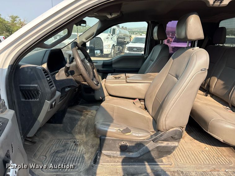 image for item DX8015 2017 Ford F450 Super Duty XL SuperCab truck cab and chassis