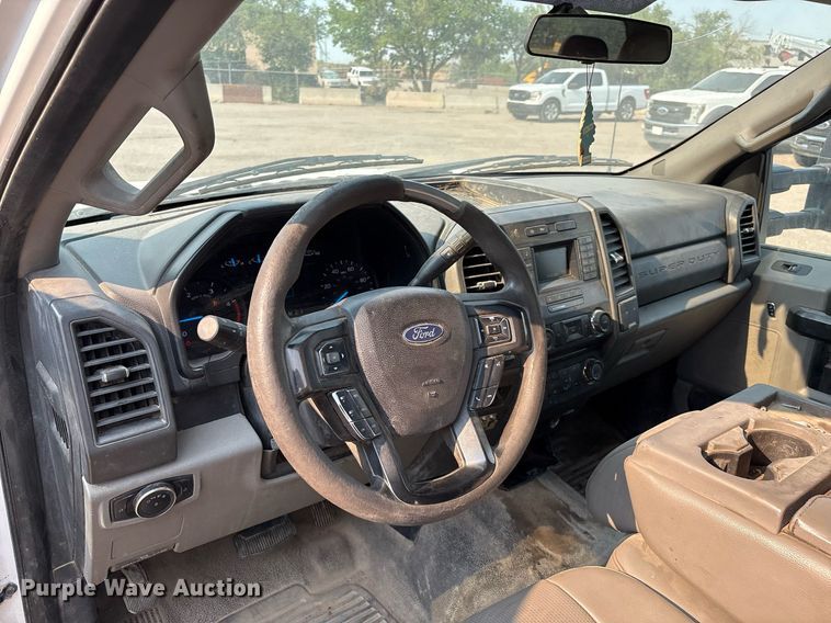 image for item DX8015 2017 Ford F450 Super Duty XL SuperCab truck cab and chassis