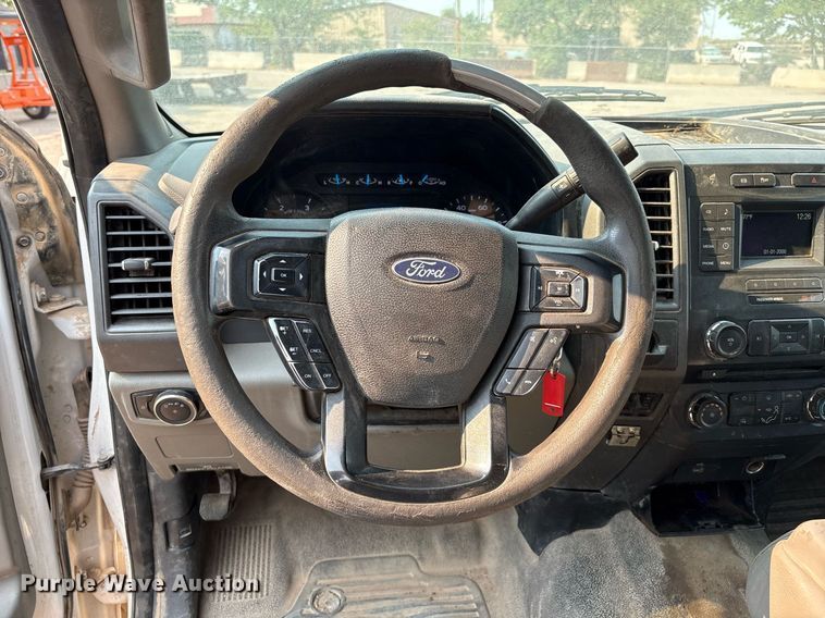 image for item DX8015 2017 Ford F450 Super Duty XL SuperCab truck cab and chassis