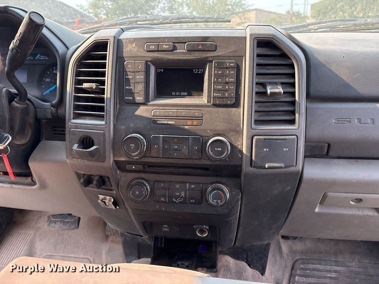 image for item DX8015 2017 Ford F450 Super Duty XL SuperCab truck cab and chassis