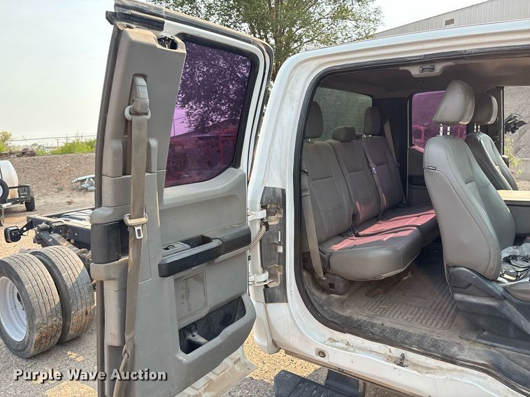 image for item DX8015 2017 Ford F450 Super Duty XL SuperCab truck cab and chassis