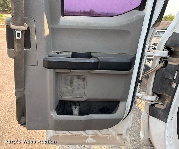 image for item DX8015 2017 Ford F450 Super Duty XL SuperCab truck cab and chassis